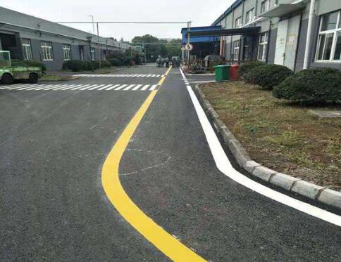 廠區(qū)道路劃線作用是什么，廠區(qū)道路劃線找誰？飛揚市政口碑好